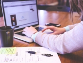 Atbalsta nodokļu maksātāju saziņu ar VID tikai elektroniski