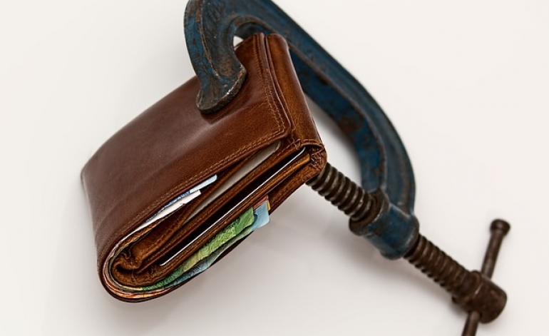 Pērn 28,6% mājsaimniecību ikdienas izdevumus sedza ar grūtībām