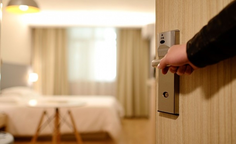 Deflāciju oktobrī noteica energoresursu un tūrisma nozares pakalpojumu cenu kritums