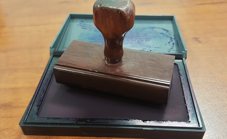 Plāno sakārtot  zvērinātu tiesu izpildītāju un zvērinātu notāru biroju darbību