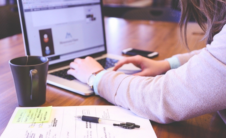 Atbalsta nodokļu maksātāju saziņu ar VID tikai elektroniski