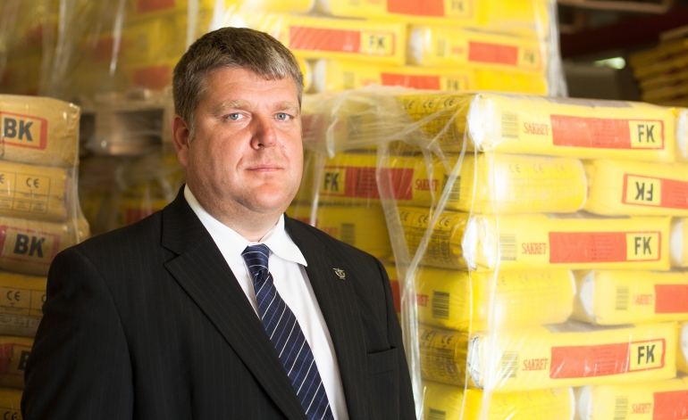 No izprintētas autobusa pieturas līdz debesskrāpim