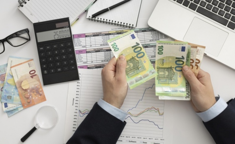 Cenas spiež uz augšu algas, un otrādi