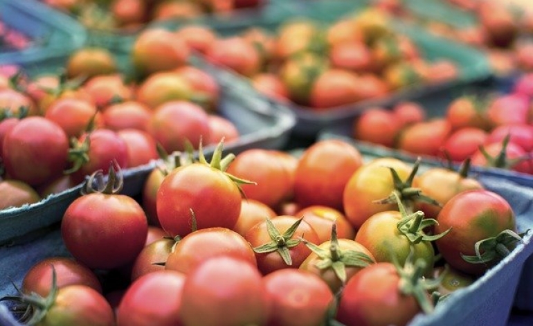 Jau sesto mēnesi mazumtirdzniecības apjomi pieaug